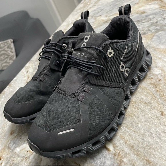 ON Cloud 5 Waterproof Running Shoe (Women) ALL BLACK SIZE 7 (59.98838) - Picture 1 of 12